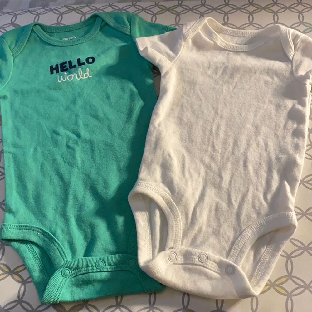 Green & White Onesie Set. Size 3 Months